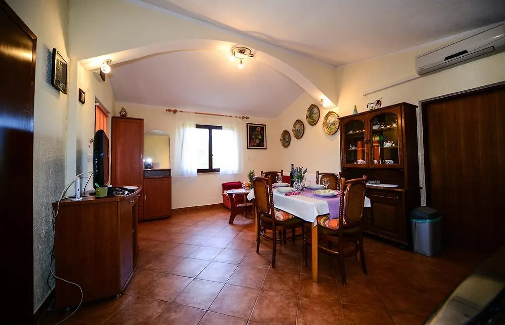 بولا Apartment Angelina
